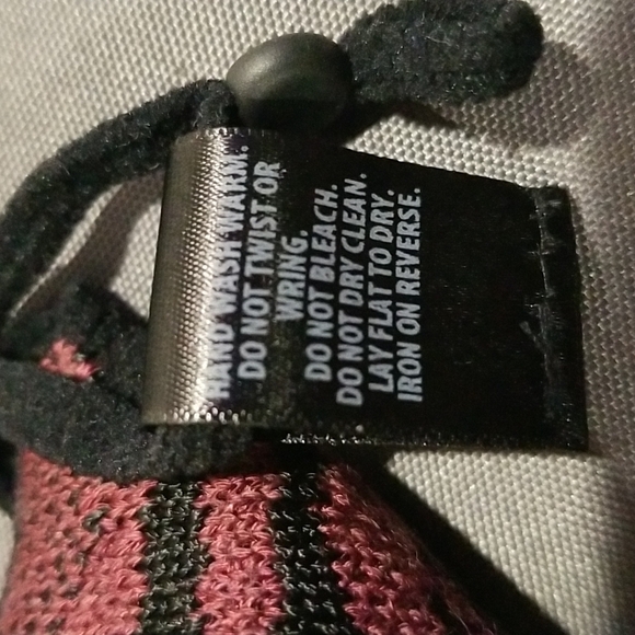 💕ST. JOHN💕 Animal Print Face Mask ~ Burgundy Tiger Stripe Print NWT - Picture 5 of 7